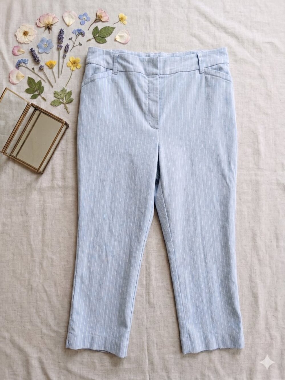 Reitmans Light Blue Pinstripe Capris